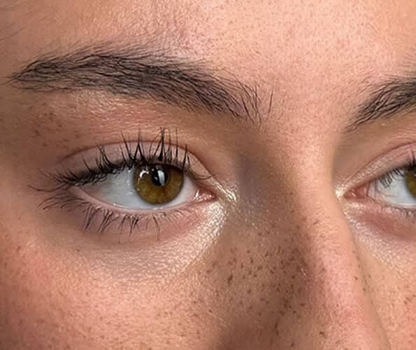 Augenbrauen schminken: So gelingt der perfekte Schwung 