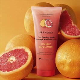 Schäumendes Gesichtspeeling - mit doppeltem Peeling-Effekt