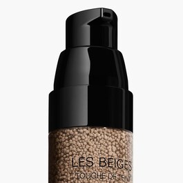 LES BEIGES TOUCHE DE TEINT - Gleicht aus, verleiht Leuchtkraft