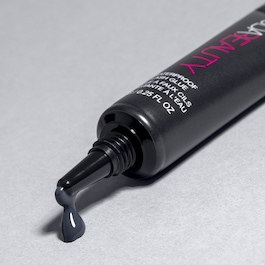 Wasserfester Falsche-Wimpern-Kleber