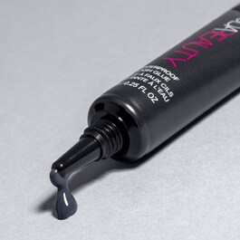 Wasserfester Falsche-Wimpern-Kleber