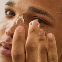 Instant Reset - Aufhellende Gel-Nachtcreme mit Niacinamid