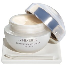 Future Solution LX - Anti-aging Protective Day Cream   SPF20