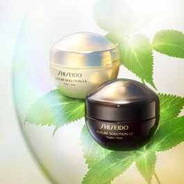 Future Solution LX - Anti-aging Protective Day Cream   SPF20