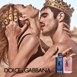 Q By Dolce & Gabbana Eau de Parfum mit fruchtigen, blumigen und holzigen Noten