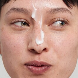 Feuchtigkeitslotion mit Vitamin B, C und E