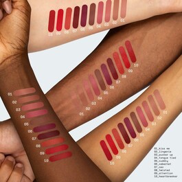 On your collar - Klassischer Lippenstift