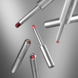 On your collar - Klassischer Lippenstift