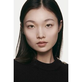 N°1 DE CHANEL REVITALISIERENDE FOUNDATION - Verleiht Leuchtkraft, Schützt