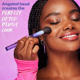 Brush -  Abgeschrägter Pinsel zum Auftragen von Blush