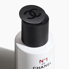 N°1 DE CHANEL PUDER-ZU-SCHAUM-REINIGER - Reinigt – Klärt – Verleiht Leuchtkraft