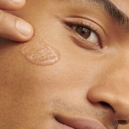 Schäumendes Gesichtspeeling - mit doppeltem Peeling-Effekt