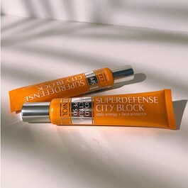 Superdefense City Block SPF 50 - Getönter Sonnenschutz