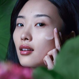 Lotus Resurfacing Dream Serum - Anti-Aging-Nachtserum mit Lotus und AHAs