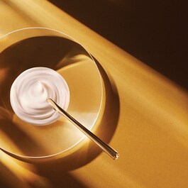 Re-Nutriv Ultimate Diamond Sculpted Transformation Creme