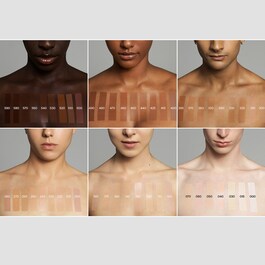 Triclone Skin Tech Foundation - Mittlere Deckkraft mit fermentierter Arnika