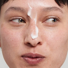Feuchtigkeitslotion mit Vitamin B, C und E