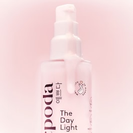 The Day Light - Ölfreie Tagescreme mit Rosenwasser, Beifuß und Niacinamid