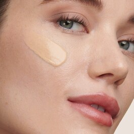 Luminous Silk Foundation - Foundation mit Weichzeichner-Effekt