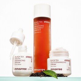 Creme für Jugendlichkeit mit schwarzem Tee - Straffende und glättende Creme
