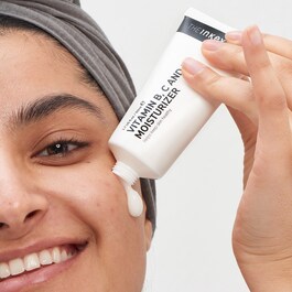 Feuchtigkeitslotion mit Vitamin B, C und E