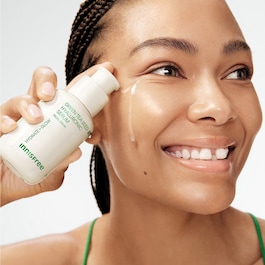 Hyaluronsäure-Serum mit Grünteesamen -  Feuchtigkeitsspendendes Serum
