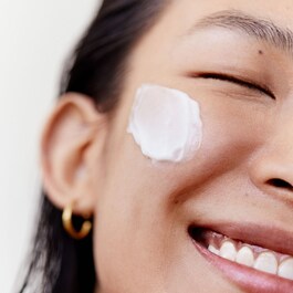 Floral Recovery Calming Mask - Beruhigende Nachtmaske fürs Gesicht mit Vitamin C