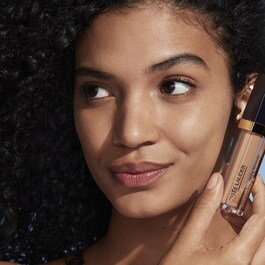 Futurist Soft Touch Brightening Skincealer - Concealer